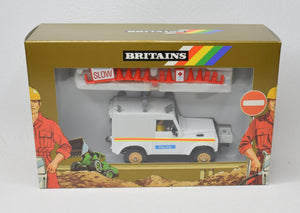 Britain's 9917 Police Land-Rover layout (Old shop stock)