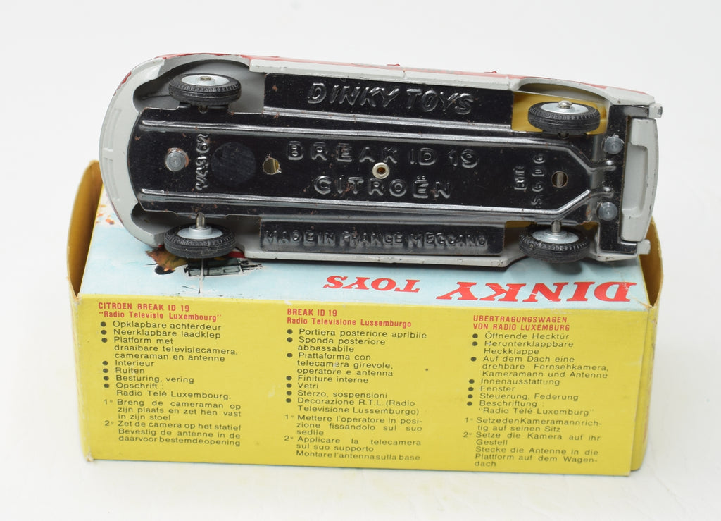 Dinky Toys 1:43 - Model car - 1404 Citroën Break I.D. 19 RTL Dinky Toys 1:43 - Model car - 1404 Citroën Break I.D. 19 RTL
