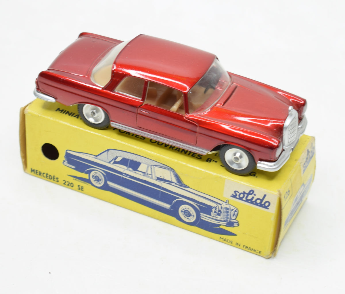 Solido 126 Mercedes 220 se Very Near Mint/Boxed