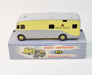 Dinky toys 979 'NEWMARKET'  Horse Box Virtually Mint/Boxed
