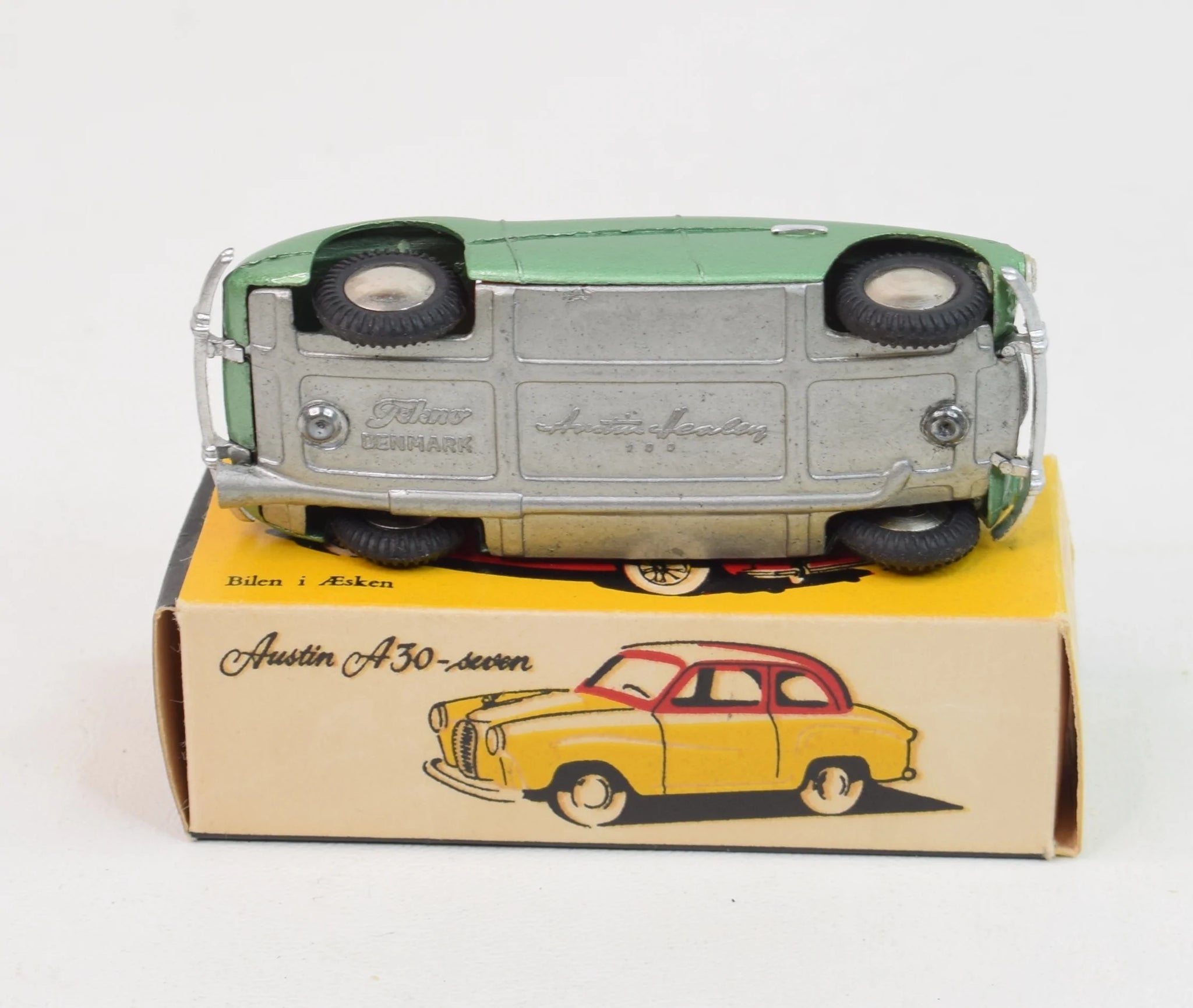 A boxed Dinky Toys No.109 Austin-Healey Sports