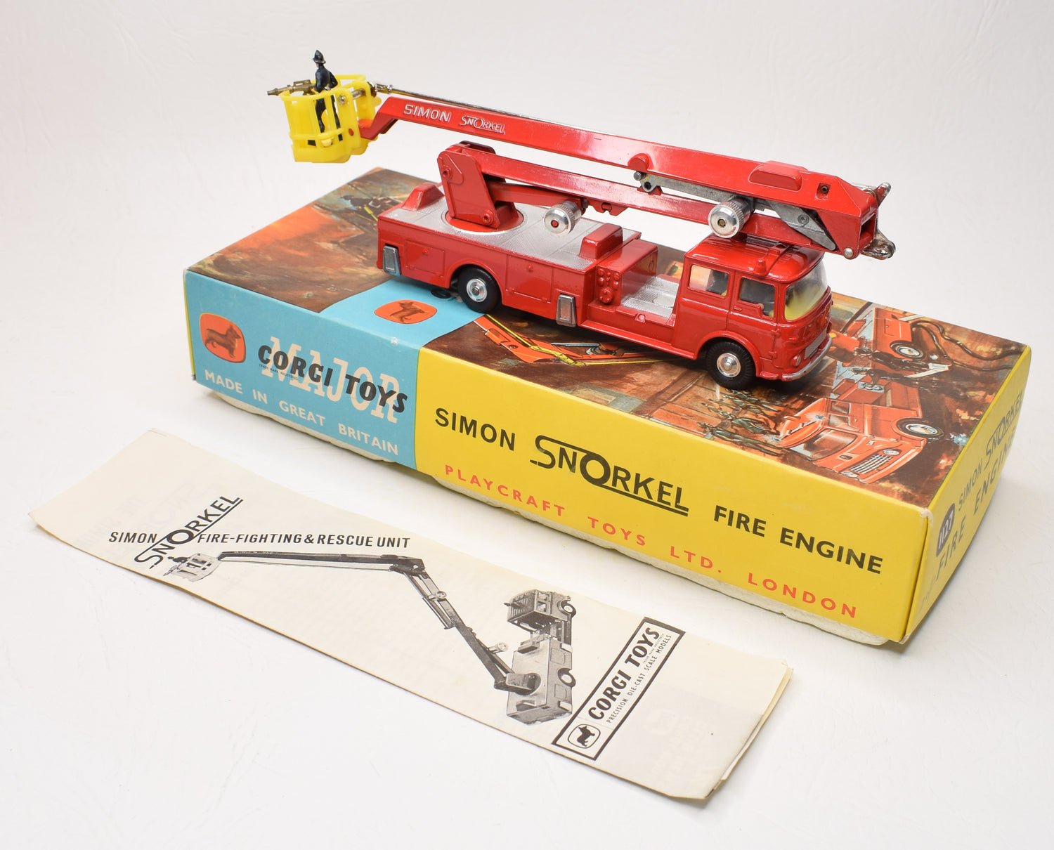 Lot 590 - CORGI TOYS, A SIMON SNORKEL FIRE ENGINE 1127 Lot 590 - CORGI TOYS, A SIMON SNORKEL FIRE ENGINE 1127