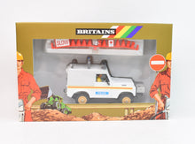 Britain's 9917 Police Land-Rover layout (Old shop stock)