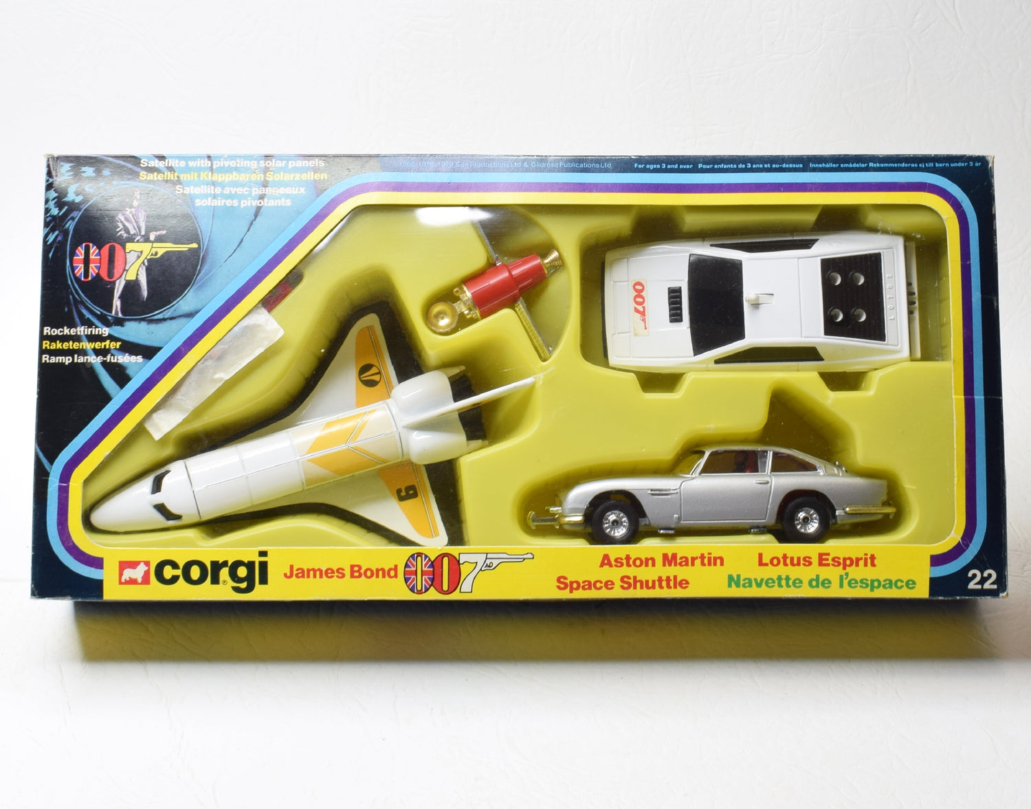 Corgi toys Gift set 22 James Bond Very Near Mint/Boxed ('Valencia' Collection)