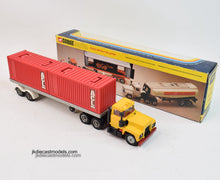 Corgi toys 1106 Mack Container Truck Virtually Mint/Boxed (Silver trailer)