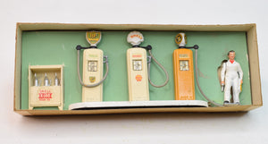 Britain's 104v Petrol Pumps Virtually Mint/Boxed The 'Heritage' Collection