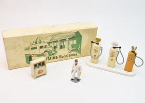 Britain's 104v Petrol Pumps Virtually Mint/Boxed The 'Heritage' Collection