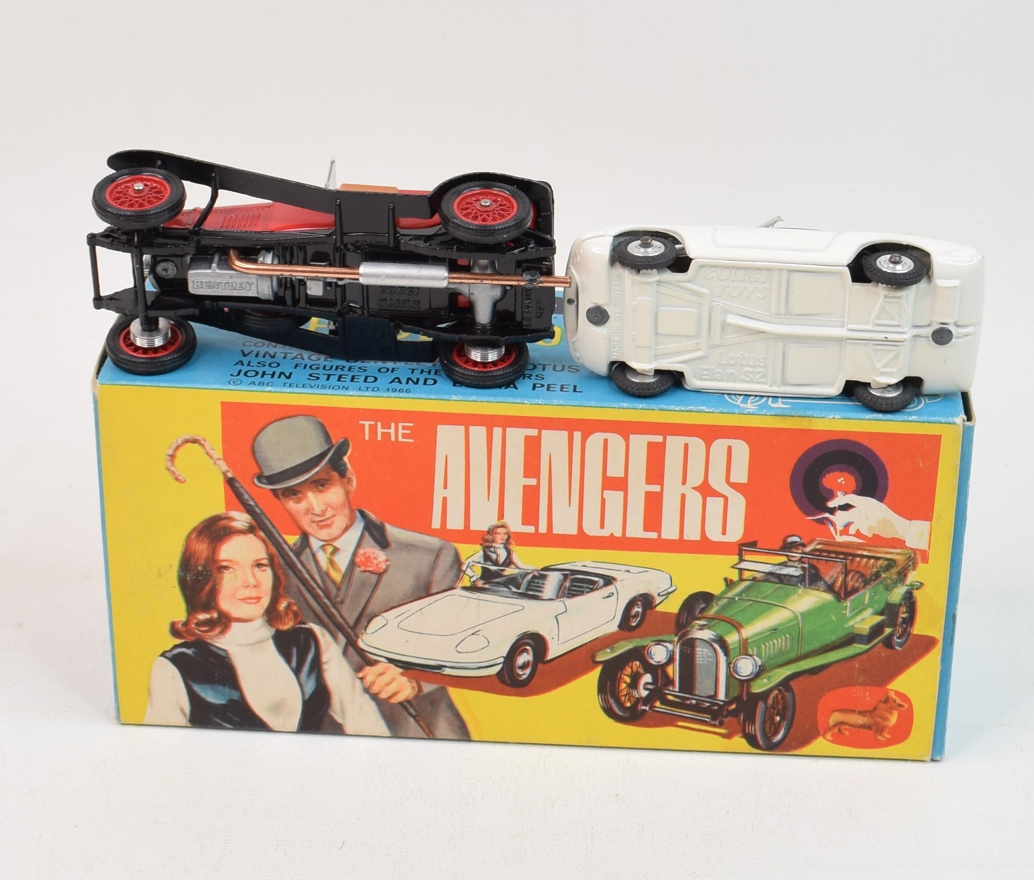 Corgi toys Gift set 40 'Avengers' (Red wheels) Virtually Mint/Nice 