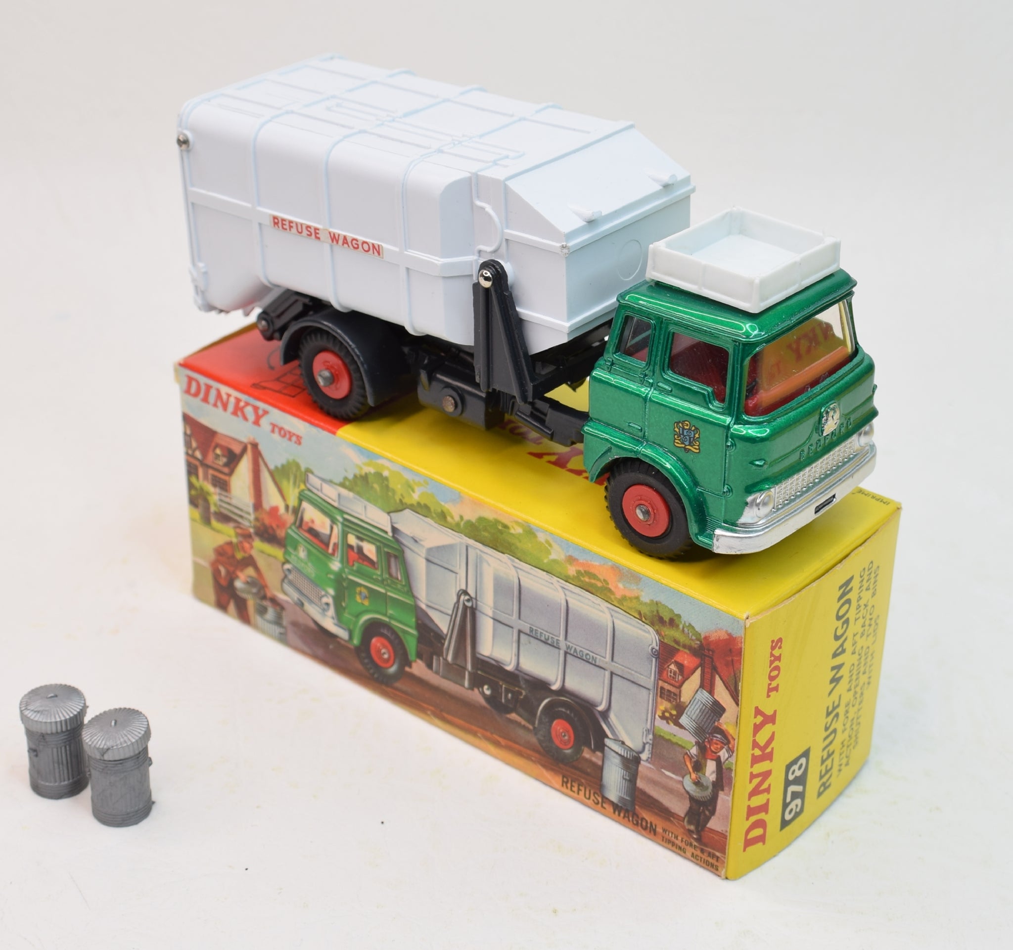 MECCANO DINKY TOYS No. 978 Bedford Refuse Wagon Original, RARE, EXCELLENT MECCANO DINKY TOYS No. 978 Bedford Refuse Wagon Original, RARE, EXCELLENT