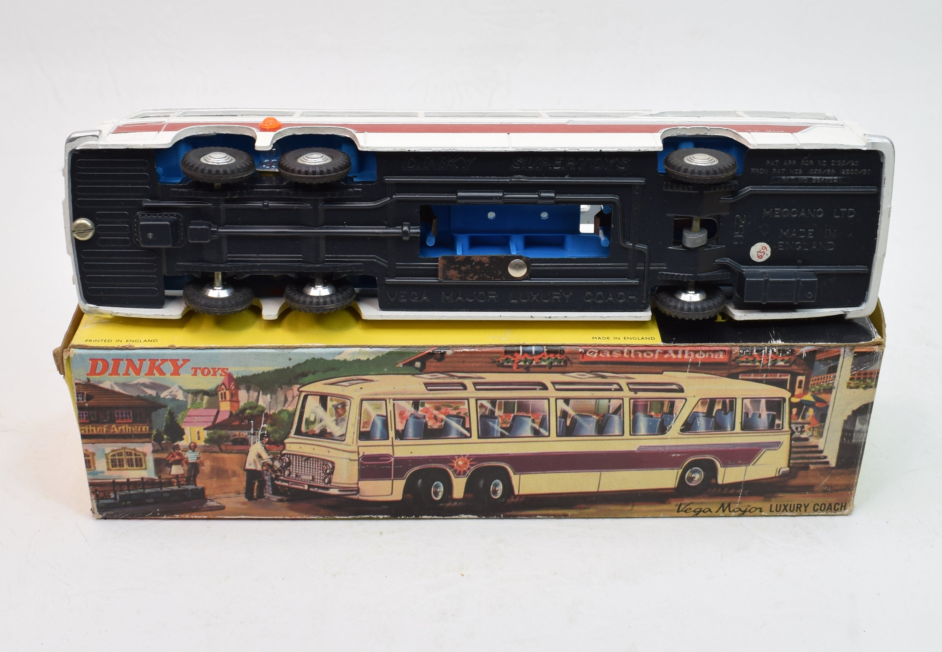 Dinky supertoys vega major hotsell luxury coach