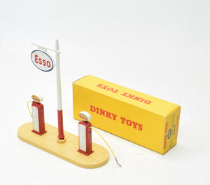 Dinky Toys 781 'Esso' Pump set Very Near Mint/Boxed