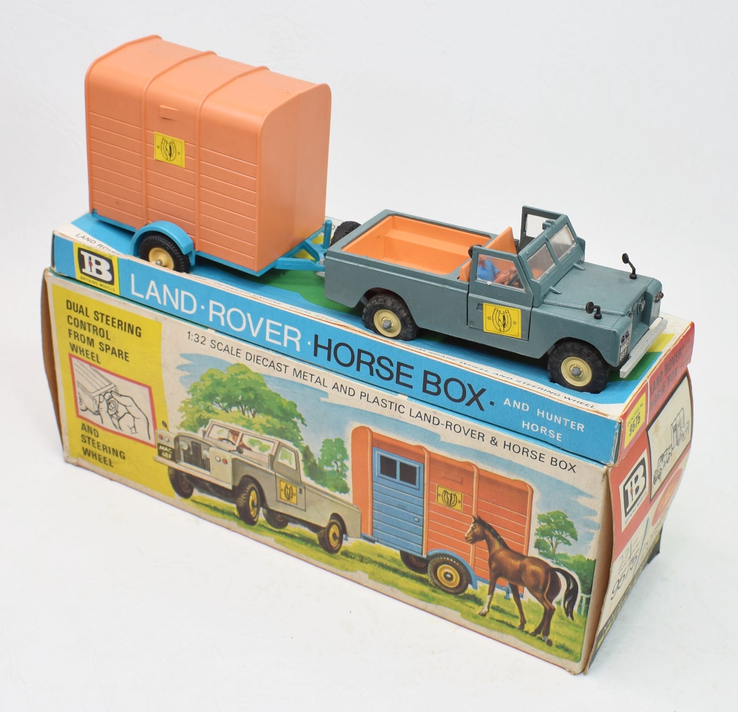 Britain's 9575 Land-Rover & Horse box Very Near Mint/Boxed