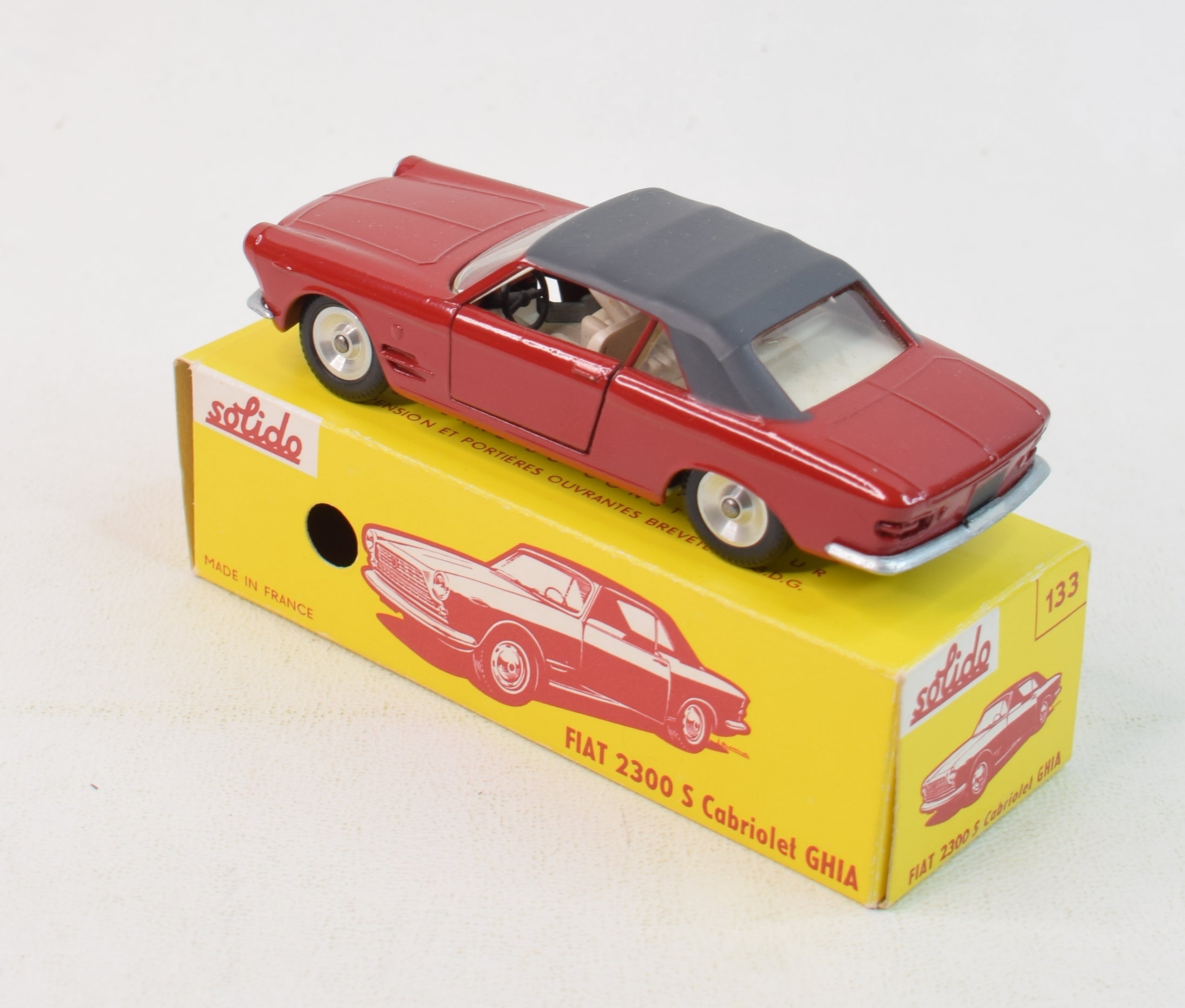 SOLIDO - 1/43 - SERIE 100 - REF 133 - FIAT 2300 S CABRIOLET GHIA - ROUGE / REF SOLIDO - 1/43 - SERIE 100 - REF 133 - FIAT 2300 S CABRIOLET GHIA - ROUGE / REF