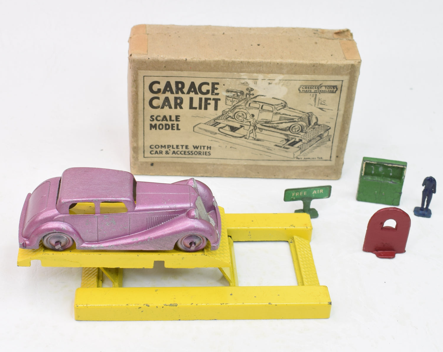 Crescent Toys Garage Car Lift & Accessories Very Near Mint/Boxed The 'Heritage' Collection