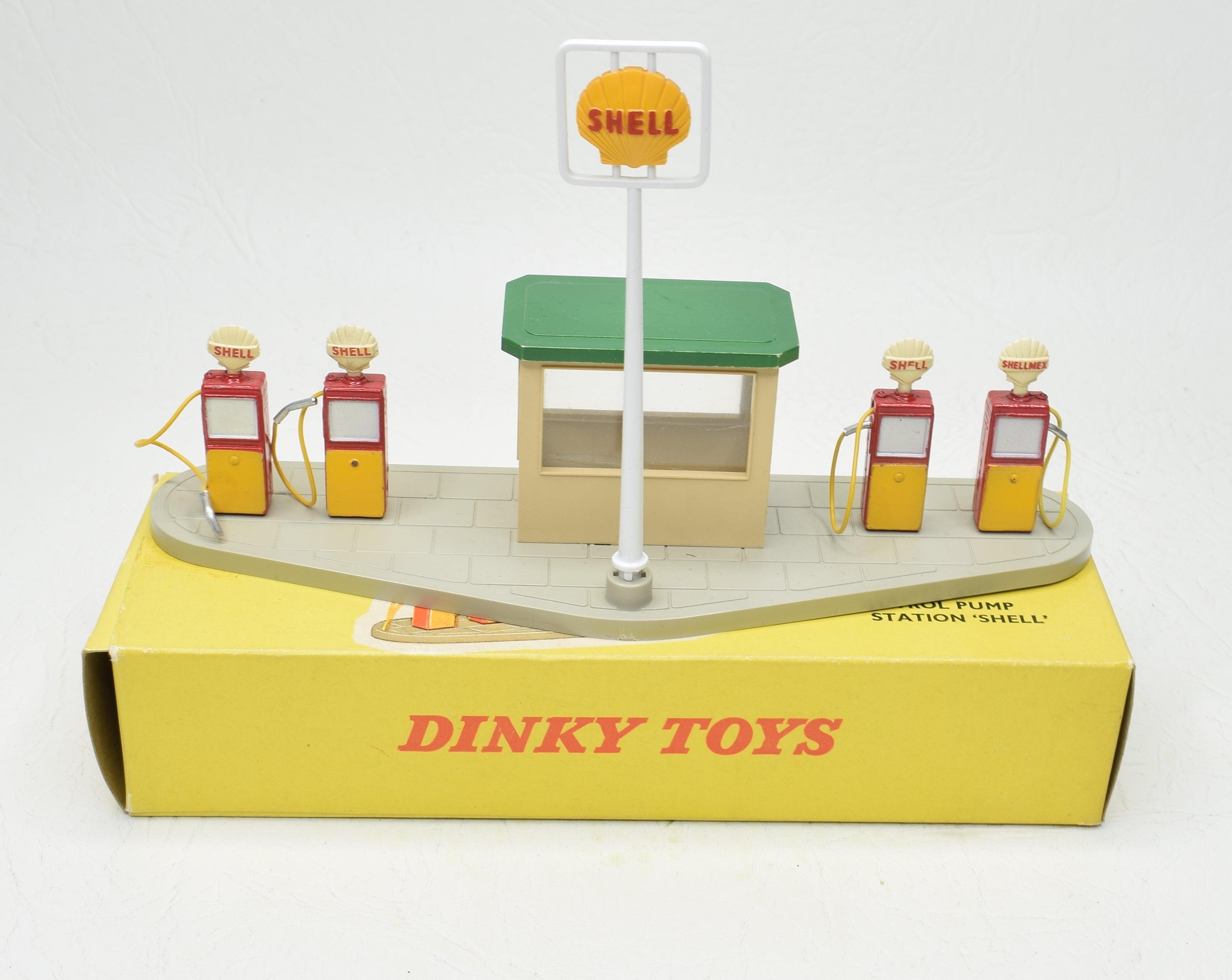 Dinky Toys 782 'Shell' Pump set Very Near Mint/Boxed (New 'Brecon