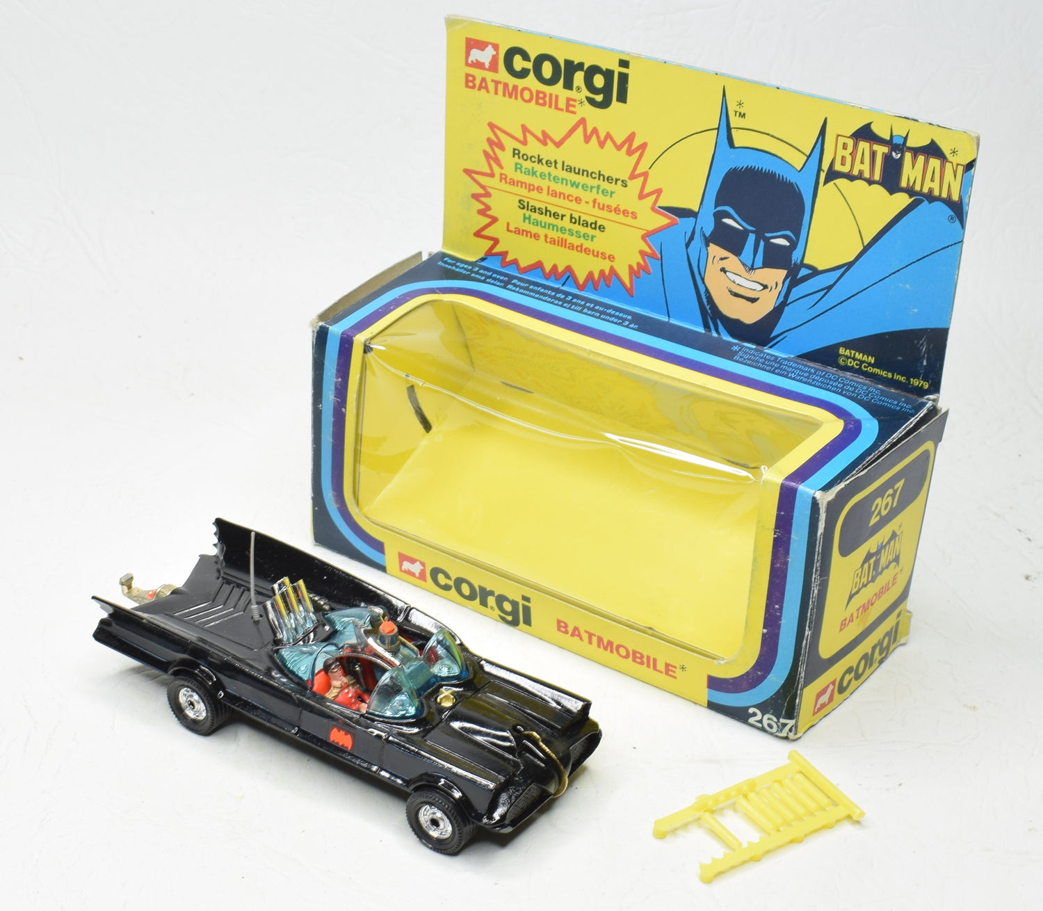 Corgi toys 267 Batmobile Very Near Mint/Boxed with Fixed header & Wide wheels