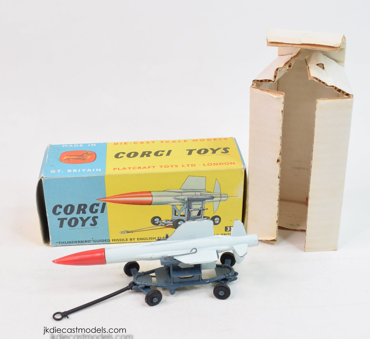 CORGI TOYS - Lot de 3 miniatures en boîte : - Lot 119 CORGI TOYS - Lot de 3 miniatures en boîte : - Lot 119