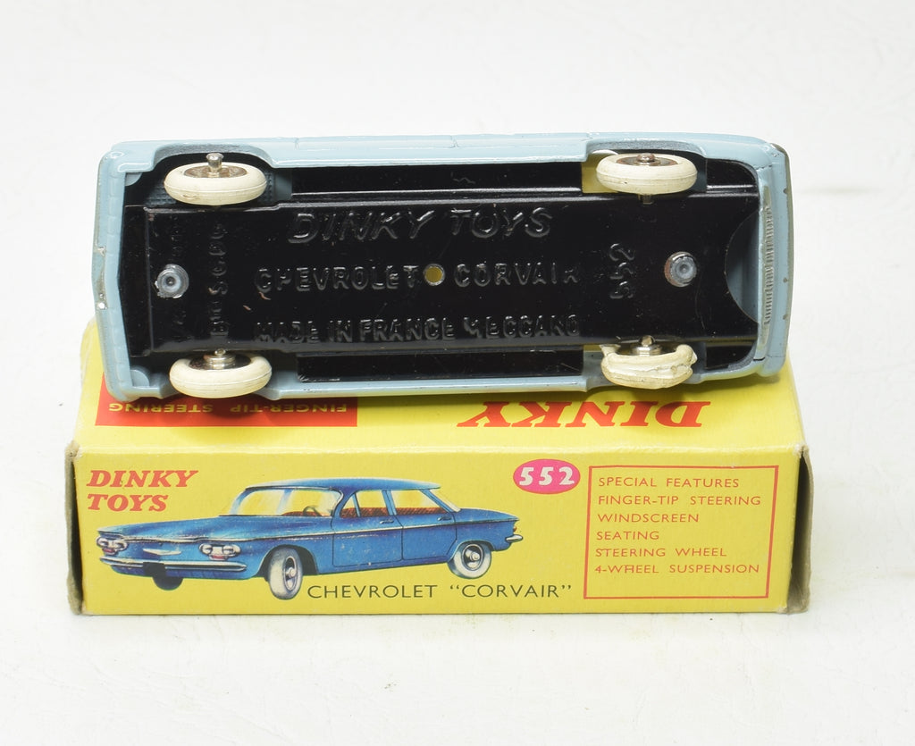DINKY TOYS et DINKY TOYS England : 1 Chevrolet Corvair réf. 552 DINKY TOYS et DINKY TOYS England : 1 Chevrolet Corvair réf. 552