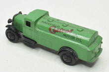 Dinky toy 25d Petrol Tanker Very Near Mint (Wakefield Castrol pre war)