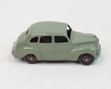 Dinky Toys 152 Austin Devon Very Near Mint (Maroon hubs)