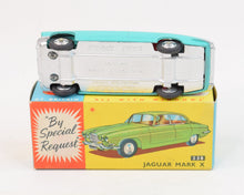 Corgi toys 238 Mark X Jaguar Virtually Mint/Lovely box (Sea green)