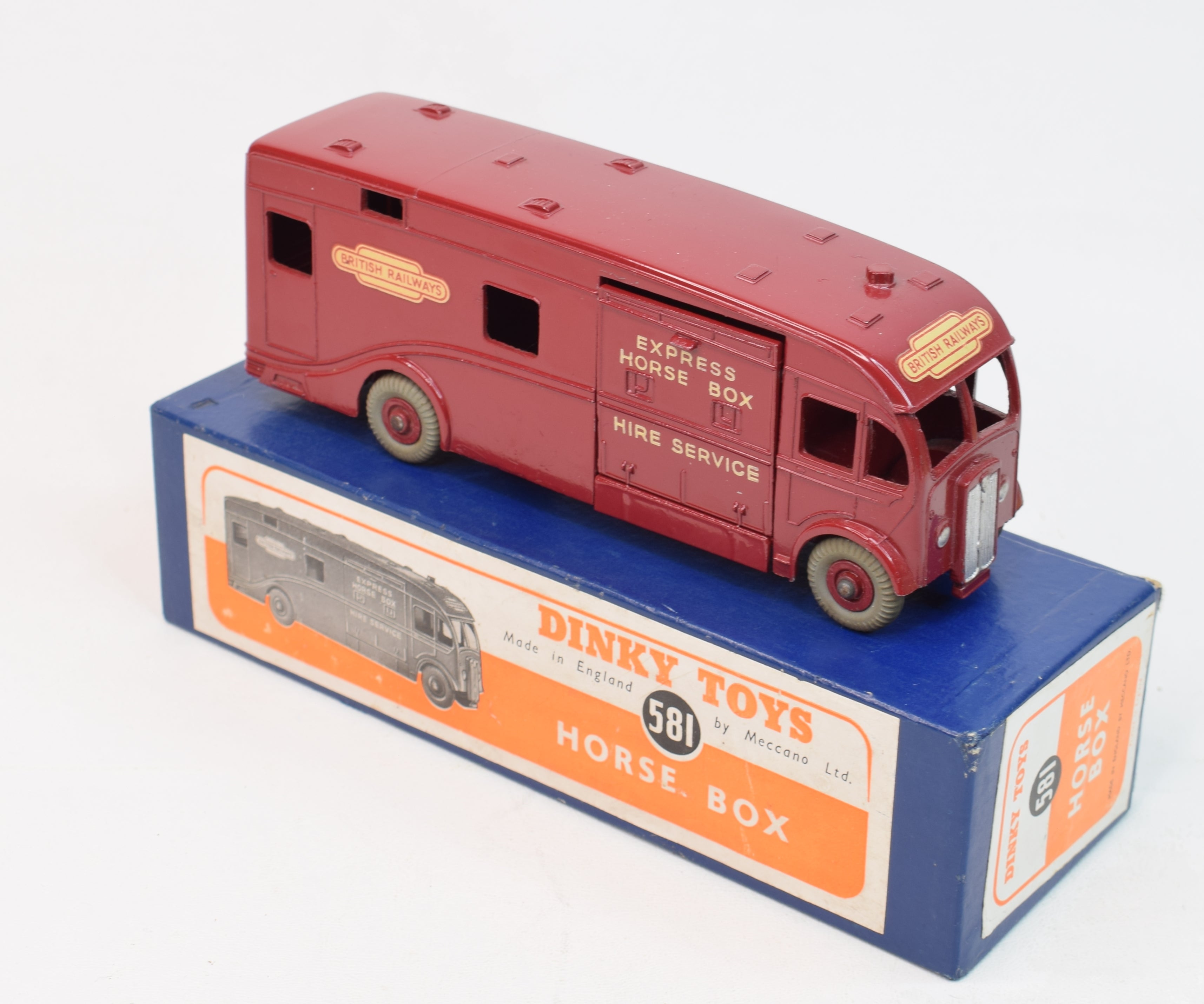 DINKY TOYS FRANCE 531 Fiat 1200 Grande Vue Très Bon Etat en Boite 100% d'origine EUR 66,00 DINKY TOYS FRANCE 531 Fiat 1200 Grande Vue Très Bon Etat en Boite 100% d'origine EUR 66,00