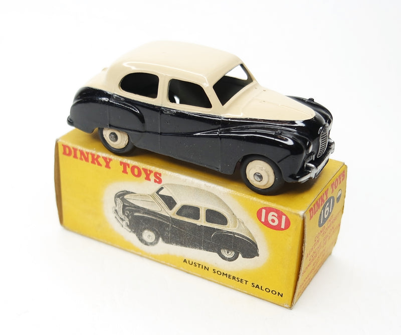 美品　DINKY TOYS AUSTIN SOMERSET ミニカー Dinky Toys 161; Austin Somerset; Light Blue, Light Blue Hubs